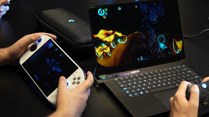 Player using Steam Deck and laptop to play Subnautica 2, showcasing cross-device multiplayer support.
