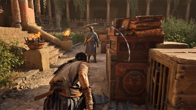 The protagonist crouches behind crates, attempting to approach an enemy ahead; a dog barking in the nearby cage triggers alertness—the white arc visualizes the enemy’s auditory detection radius, indicating the protagonist is now within range.